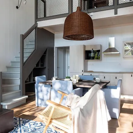 Hébergement de vacances Elegant Mansion With Pools *