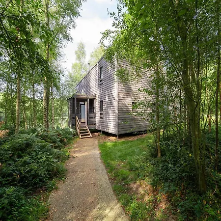 Hébergement de vacances Elegant Mansion With Pools *