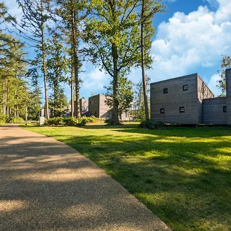 Hébergement de vacances Elegant Mansion With Pools *