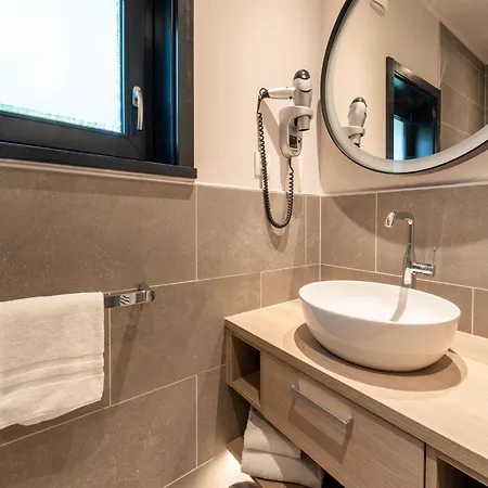 Hébergement de vacances Elegant Mansion With Pools