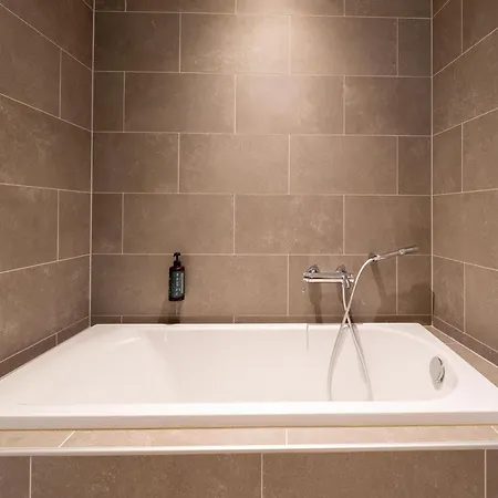 Hébergement de vacances Elegant Mansion With Pools Antoing