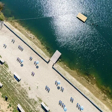 Hébergement de vacances Elegant Mansion With Pools